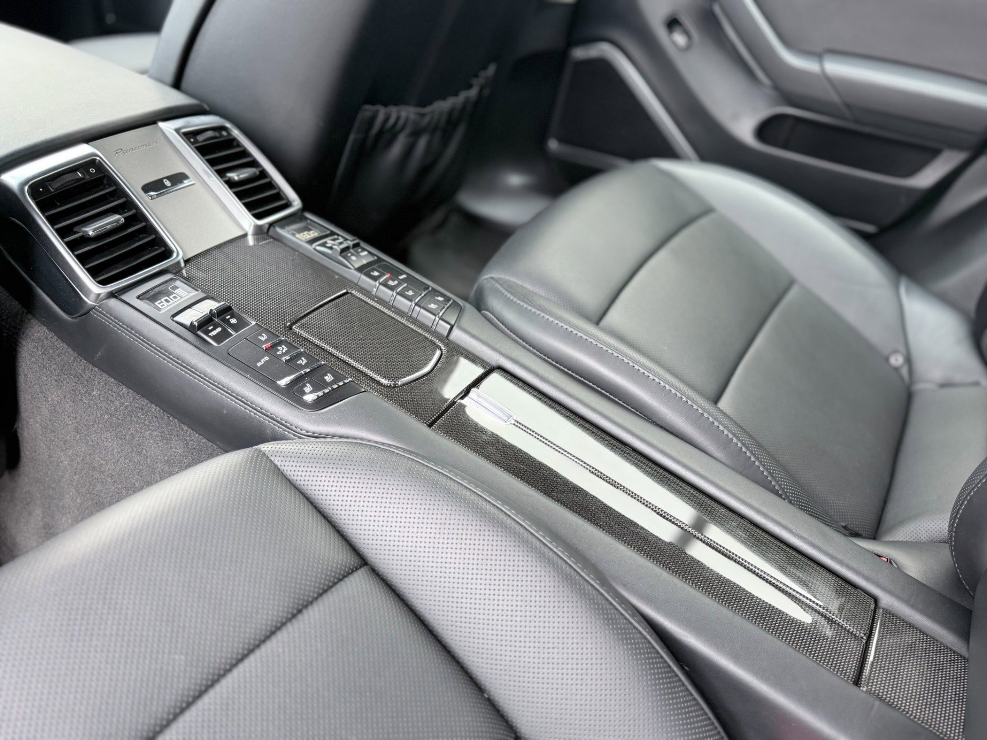 Used 2014 Porsche Panamera AWD/4WD image 27
