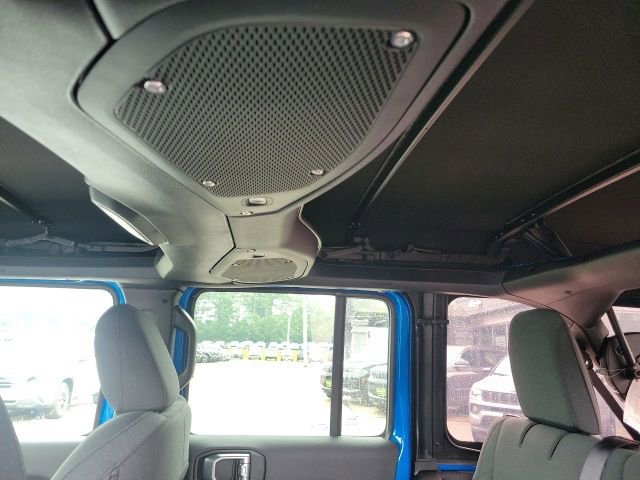 Used 2024 Jeep Wrangler Unlimited Sahara AWD/4WD image 23