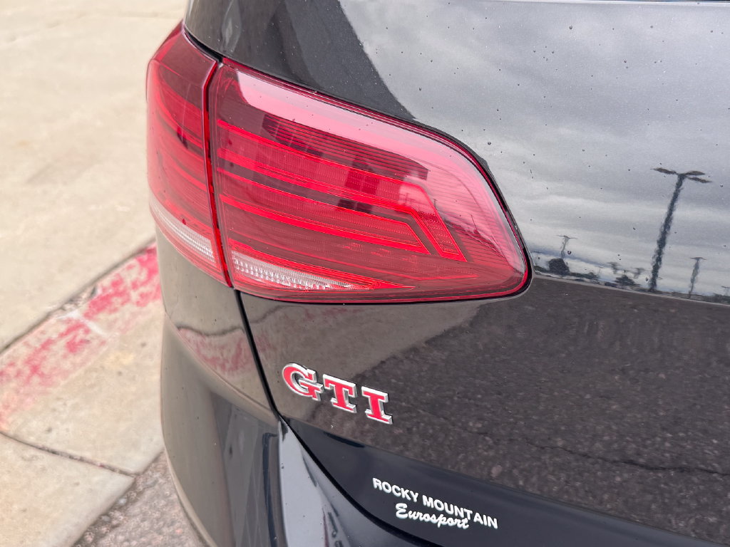Used 2021 Volkswagen GTI SE FWD image 9