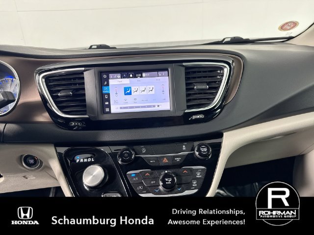 Used 2023 Chrysler Voyager LX FWD image 9
