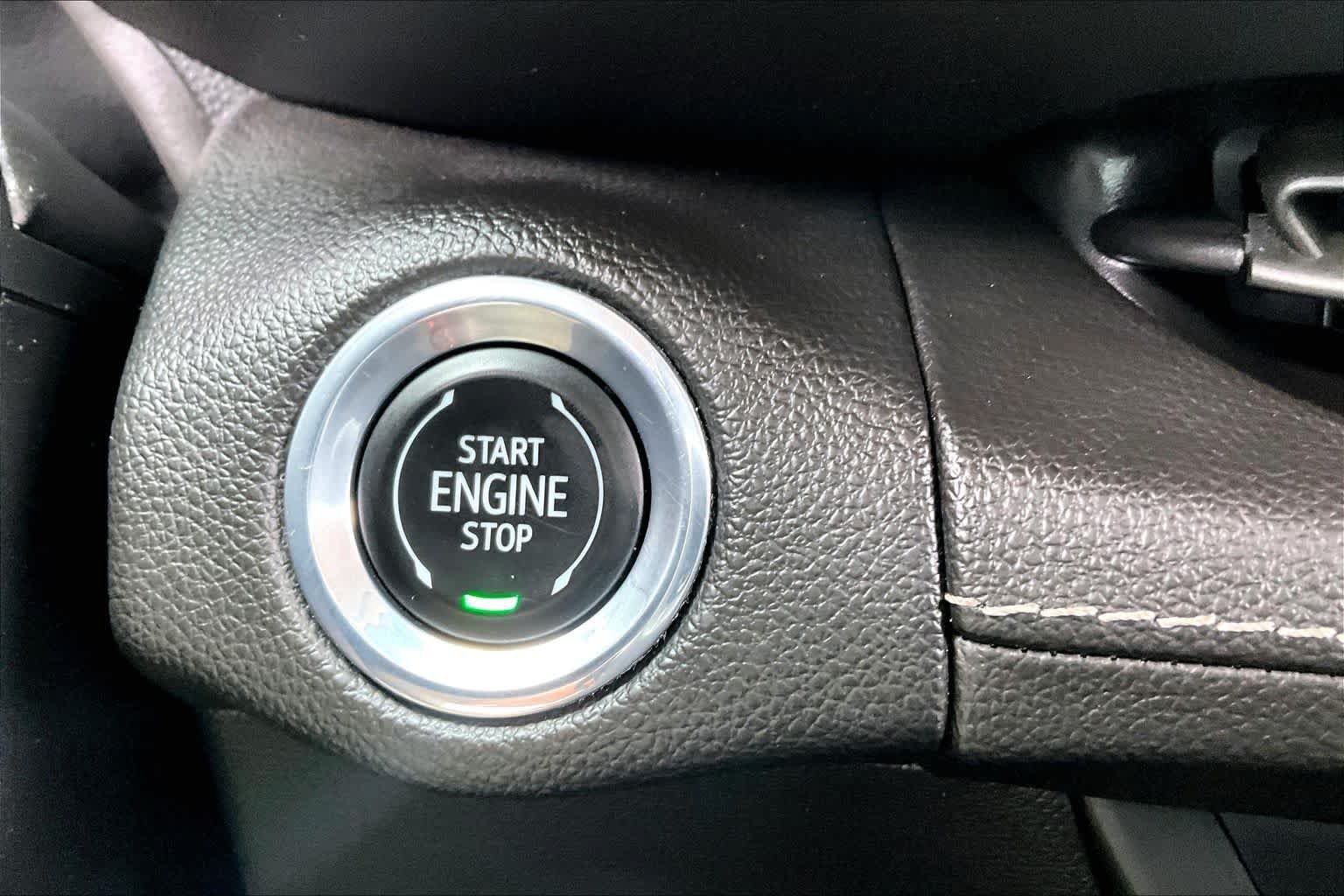Used 2022 Buick Envision Essence w/ Sport Touring Package FWD image 35