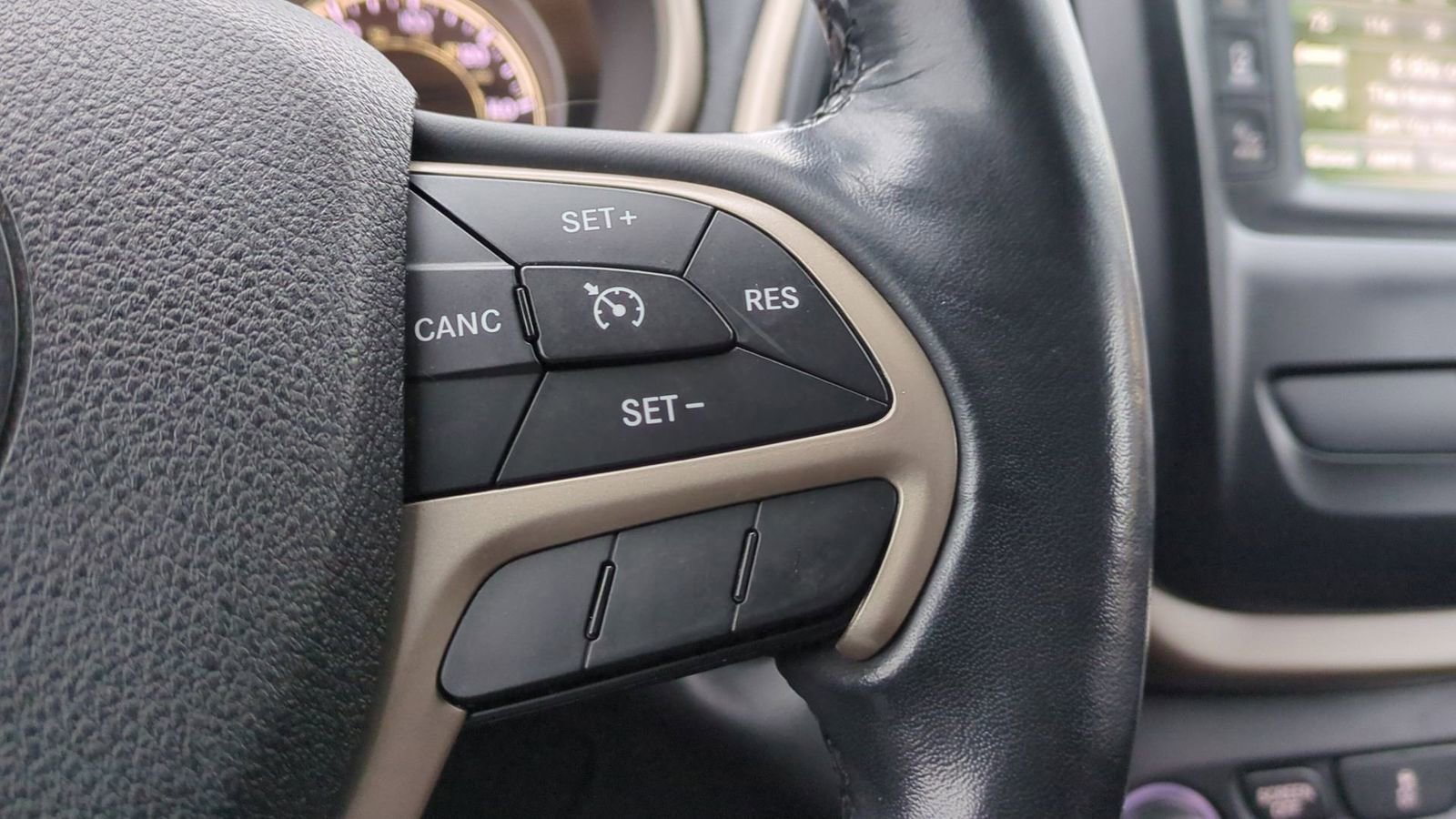 Used 2016 Jeep Cherokee Latitude w/ Comfort/Convenience Group image 26