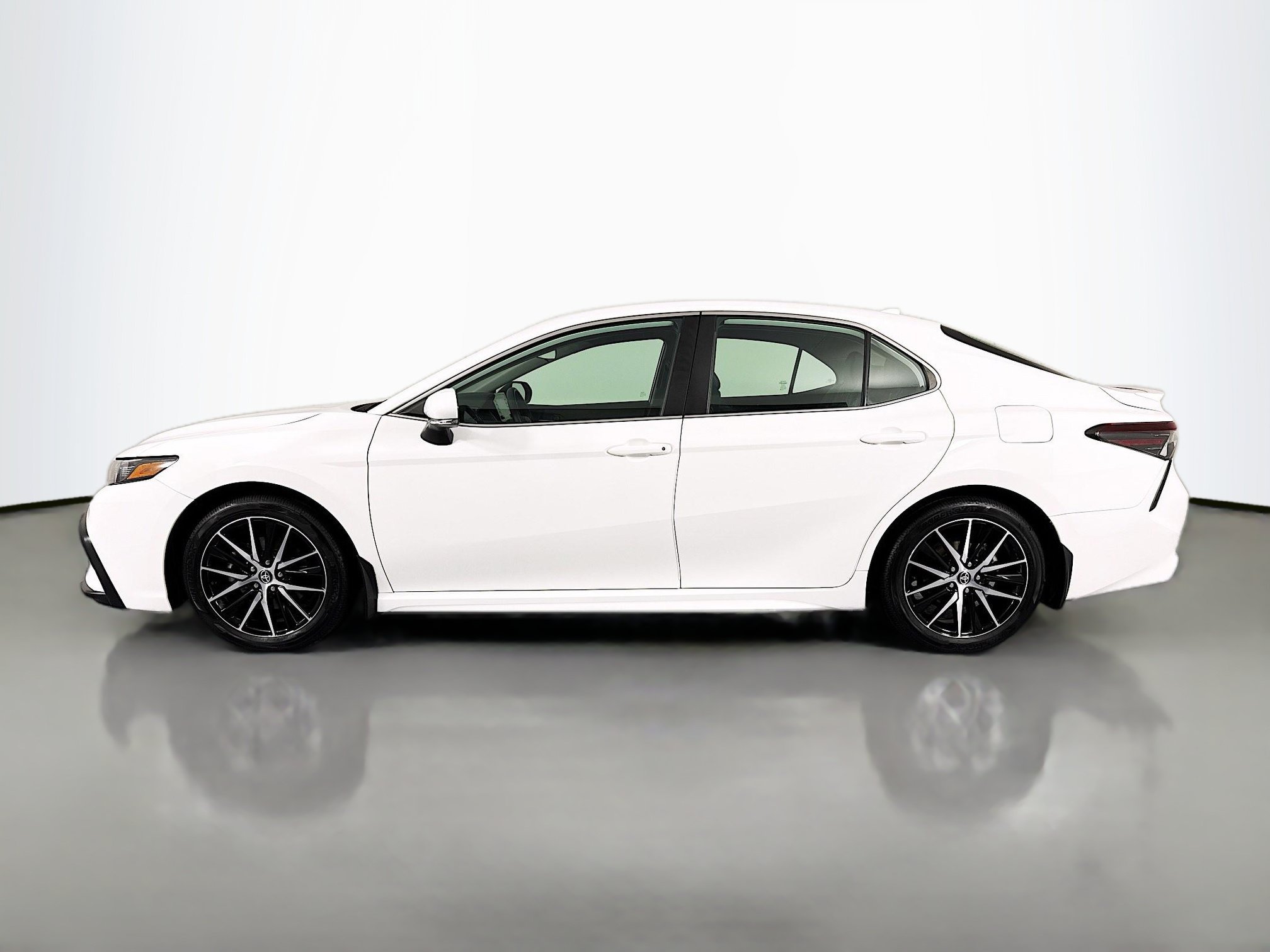 Used 2023 Toyota Camry SE AWD/4WD image 8