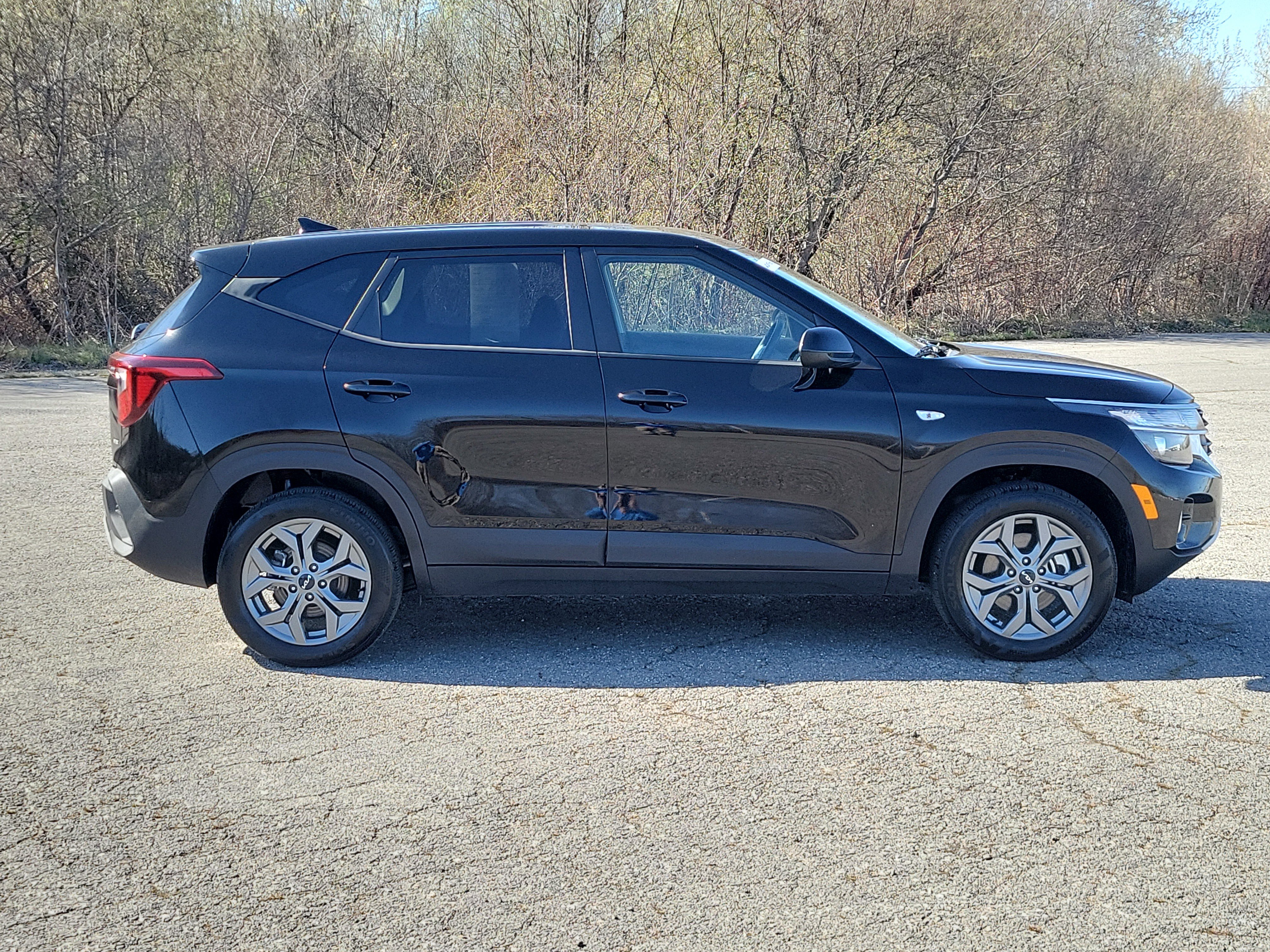 Used 2025 Kia Seltos LX AWD/4WD image 4