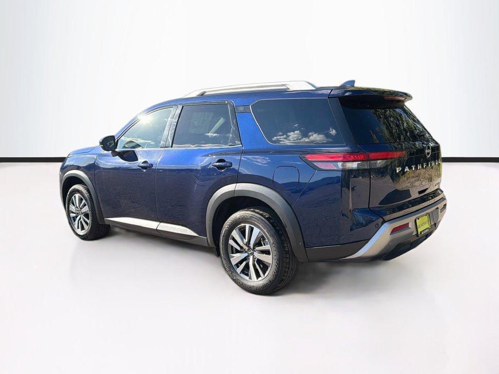 Used 2025 Nissan Pathfinder SL AWD/4WD image 7