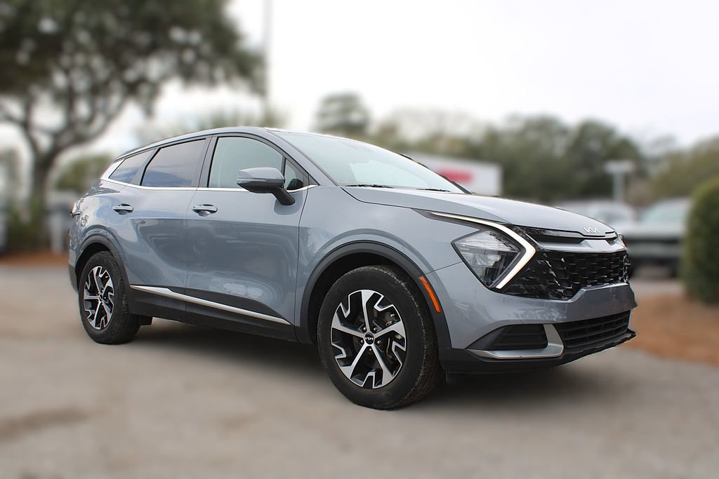 Used 2023 Kia Sportage EX image 3