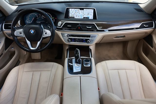 Used 2018 BMW 740i image 24