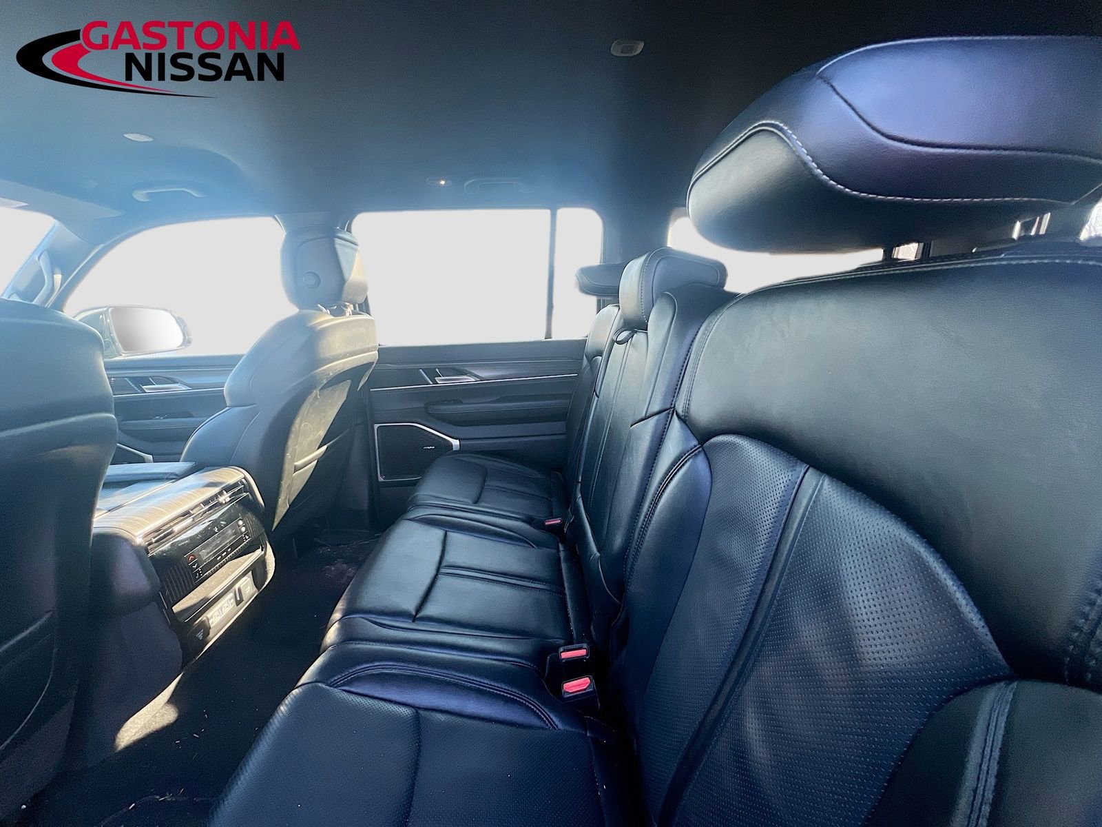 Used 2024 Jeep Wagoneer Series II w/ Flexible Seating Group image 33