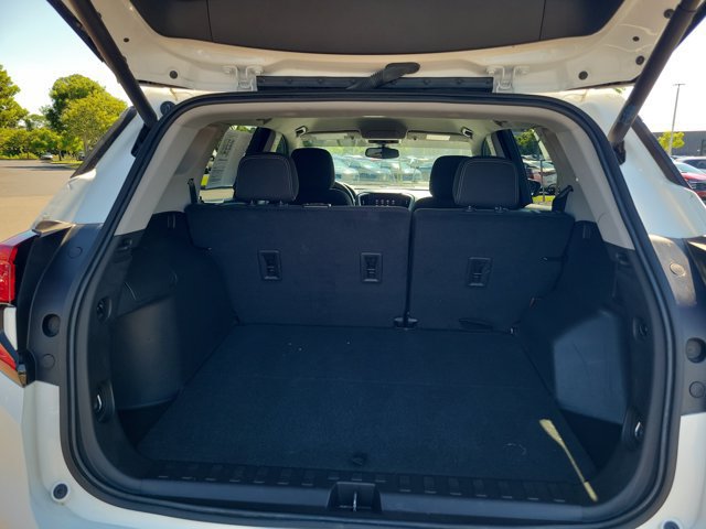Used 2024 GMC Terrain SLE w/ Driver Convenience Package FWD image 11