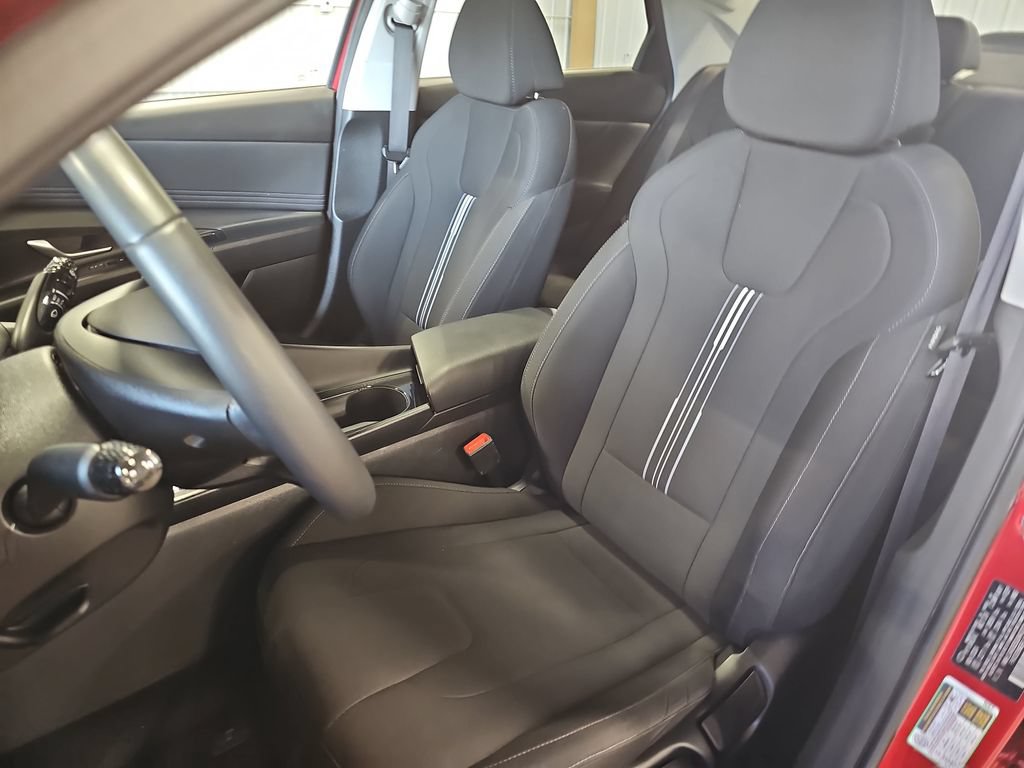 Certified 2025 Hyundai Elantra SEL FWD image 26