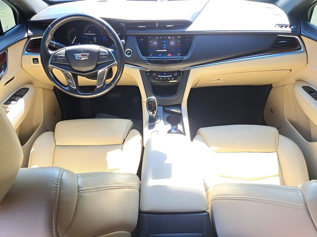 Used 2017 Cadillac XT5 Luxury w/ Driver Awareness Package image 11