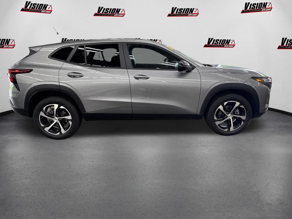 Used 2024 Chevrolet Trax RS w/ Driver Confidence Package FWD image 4