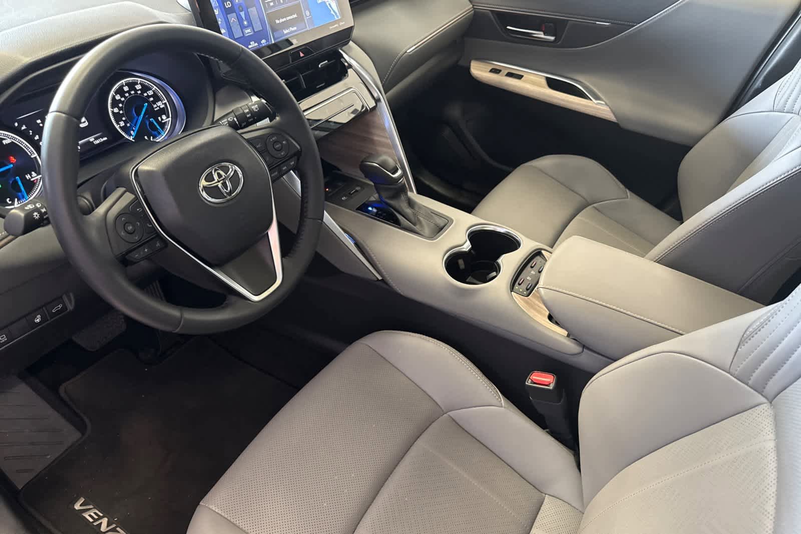 Used 2022 Toyota Venza Limited AWD/4WD image 9