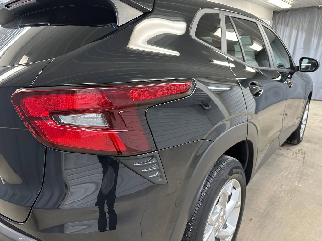 Certified 2024 Chevrolet Trax LS w/ LS Convenience Package image 21