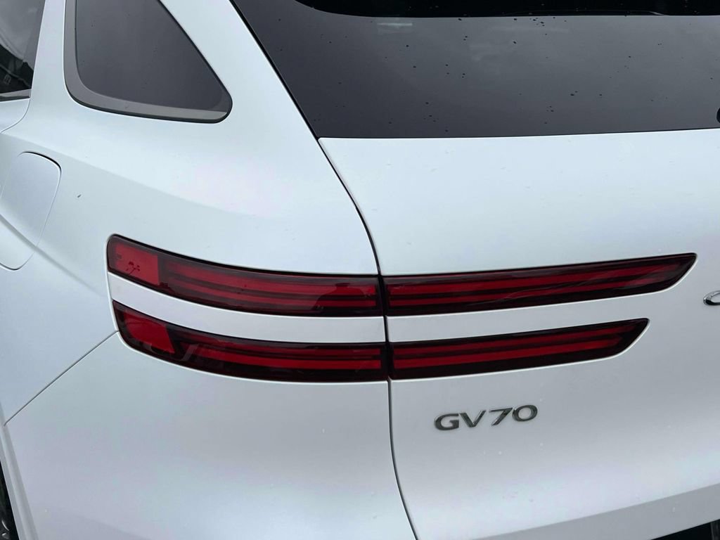Used 2022 Genesis GV70 3.5T Sport w/ Sport Advanced Package AWD/4WD image 10