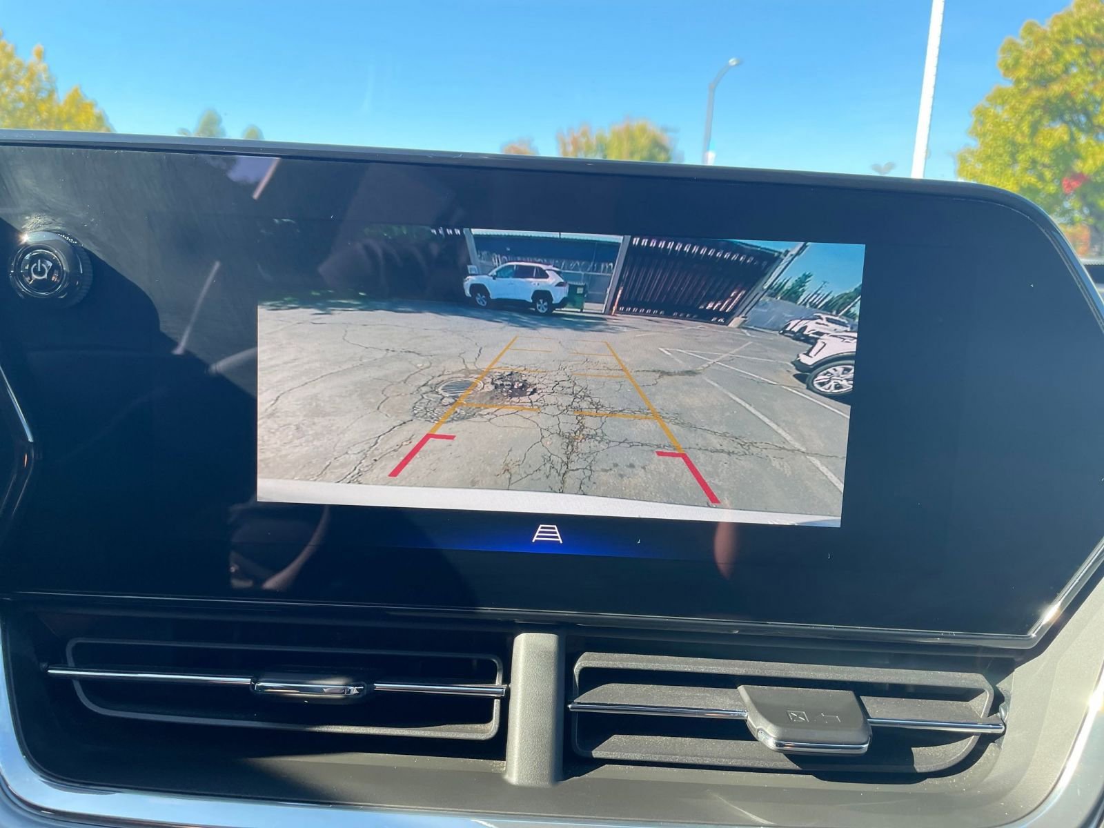 Used 2025 Chevrolet Trax LT image 17