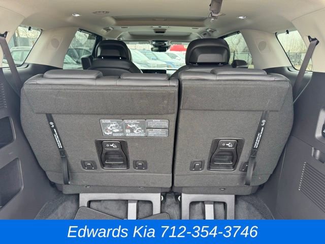 Used 2025 Kia Carnival SX Prestige image 12
