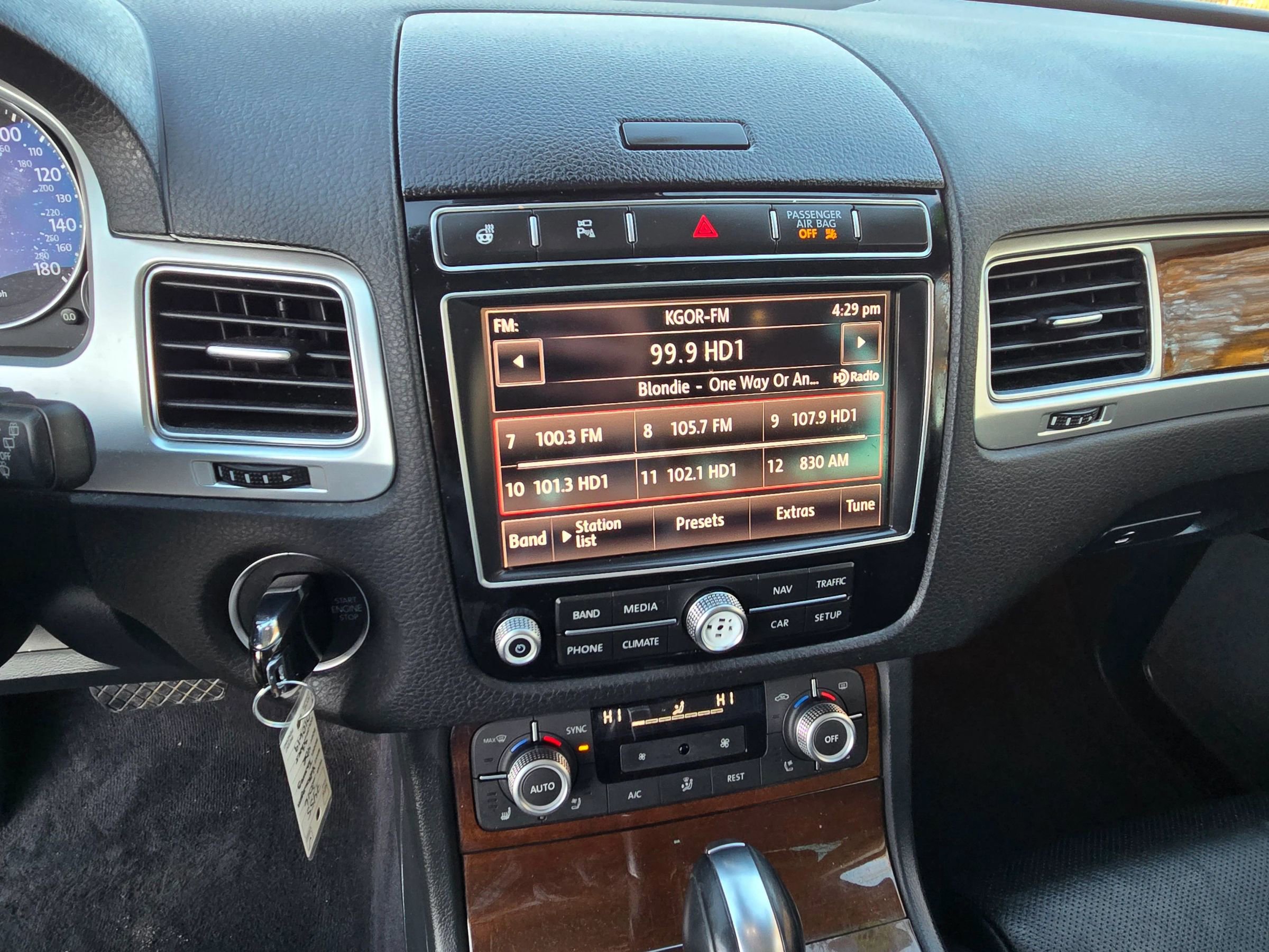 Used 2016 Volkswagen Touareg VR6 image 39