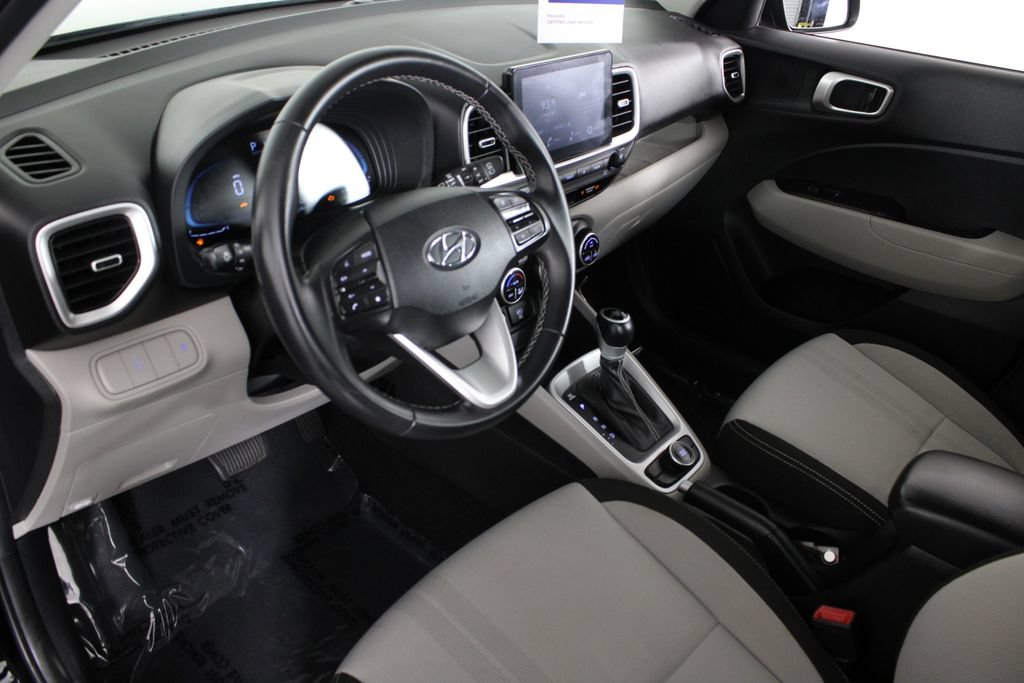 Certified 2024 Hyundai Venue SEL FWD image 19