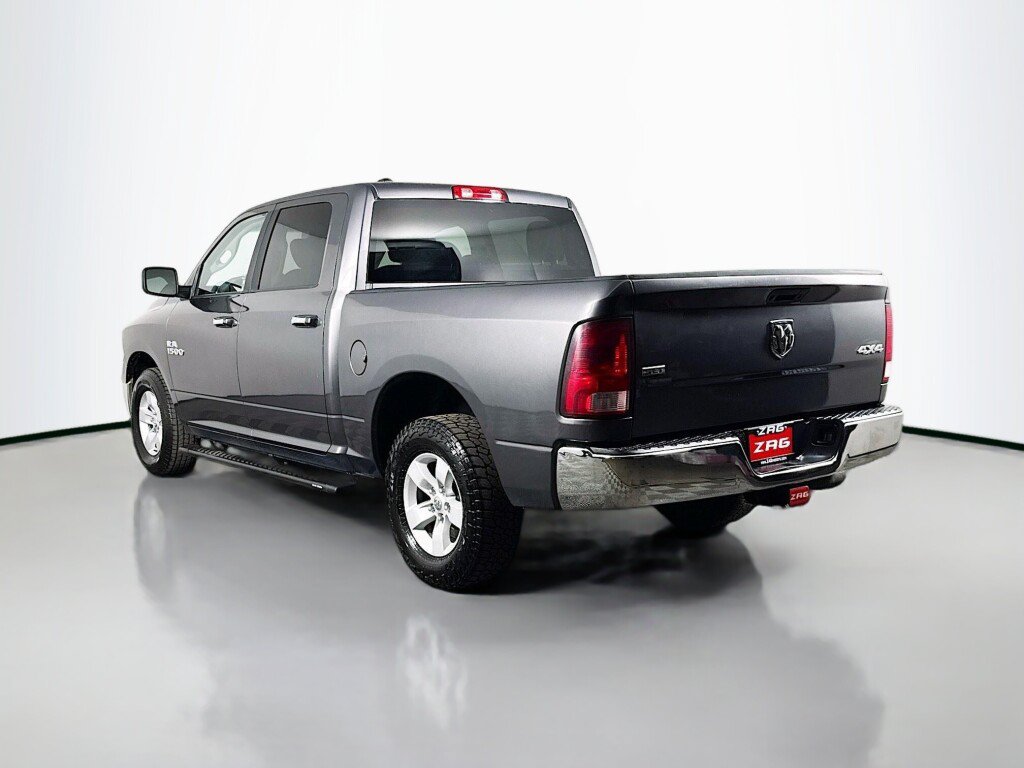 Used 2018 RAM 1500 Classic SLT AWD/4WD image 3