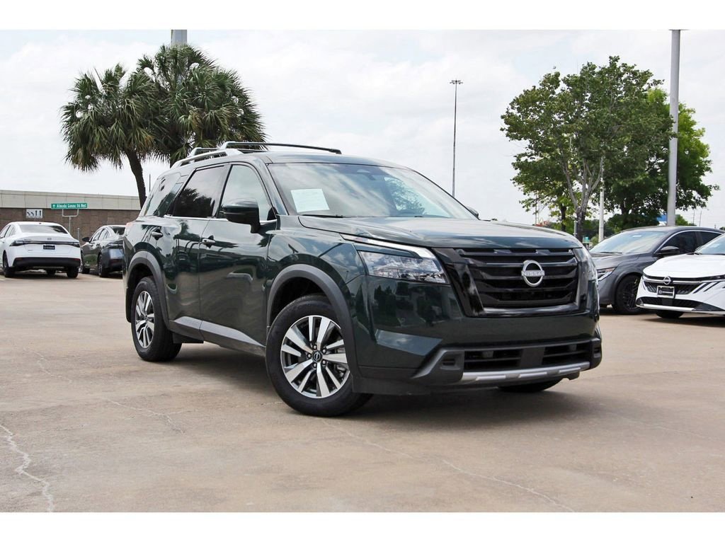 Used 2025 Nissan Pathfinder SL AWD/4WD image 1