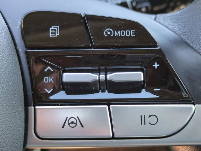 Used 2023 Hyundai Elantra SEL image 27