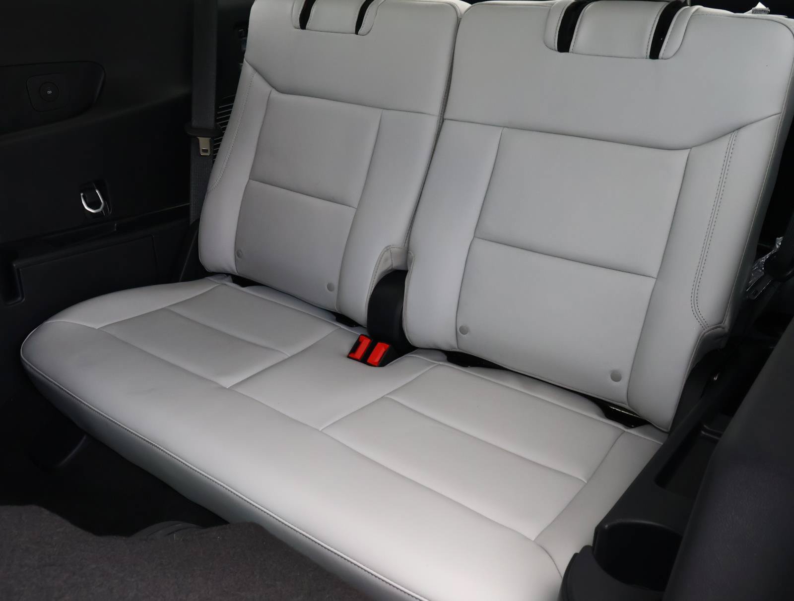 Used 2025 Ford Explorer Platinum w/ Ultimate Package RWD image 23