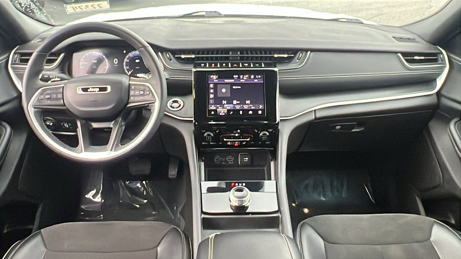 Used 2024 Jeep Grand Cherokee L Laredo image 23