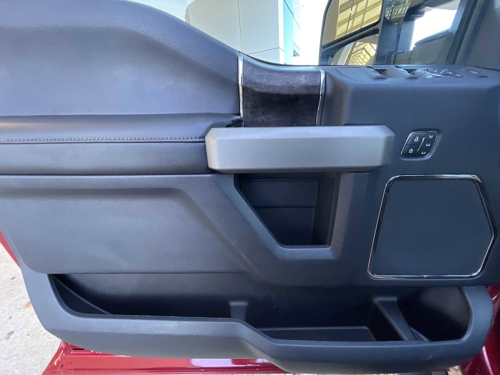 Used 2022 Ford F250 Lariat w/ Black Appearance Package image 23