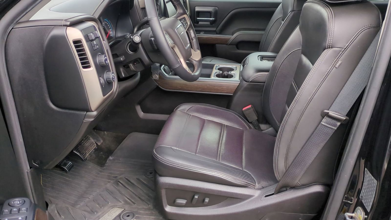 Used 2017 GMC Sierra 3500 Denali w/ Duramax Plus Package image 18