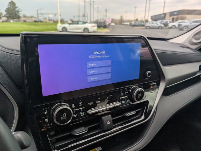 Used 2025 Toyota Highlander Limited image 20