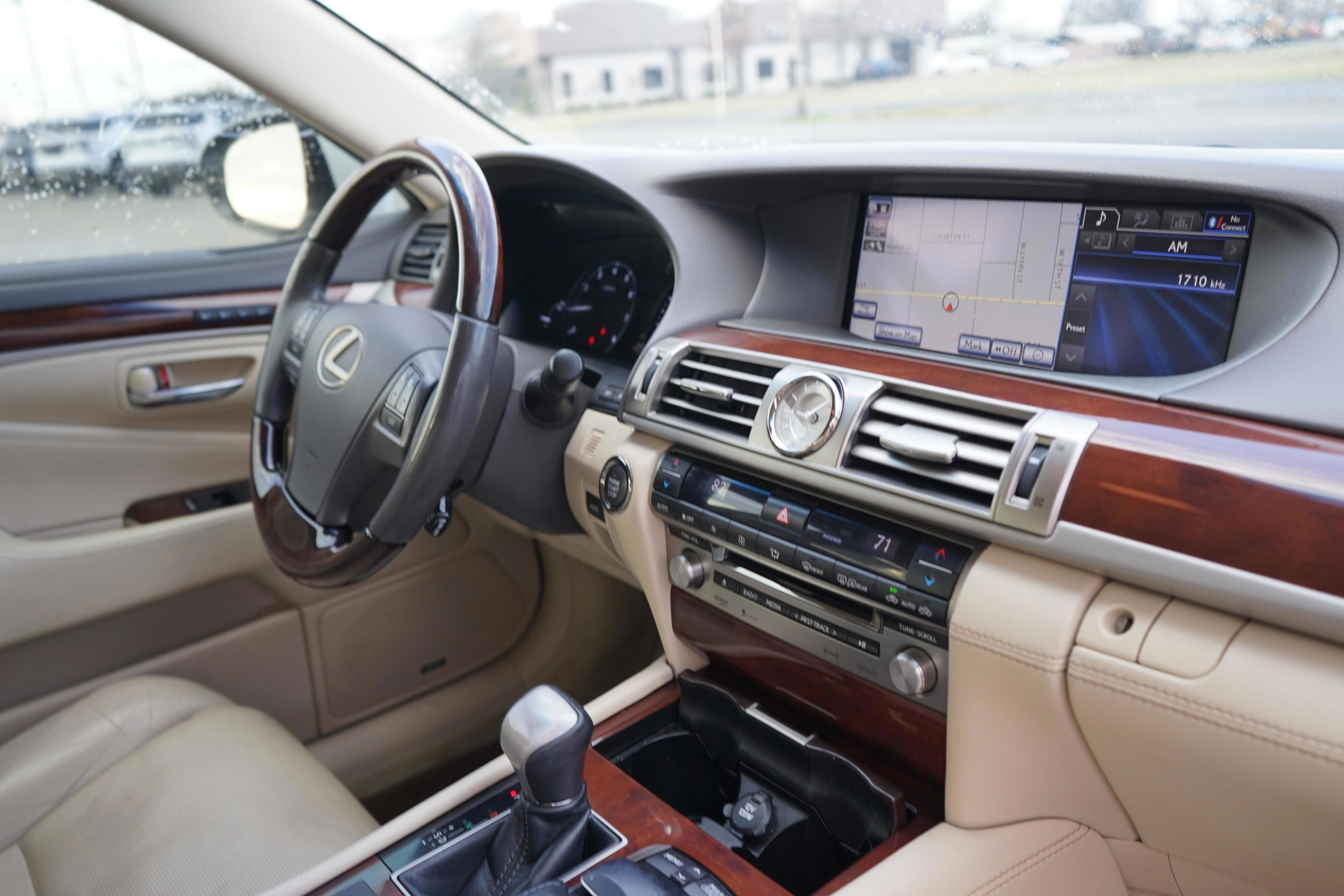 Used 2014 Lexus LS 460 w/ Comfort Package image 26