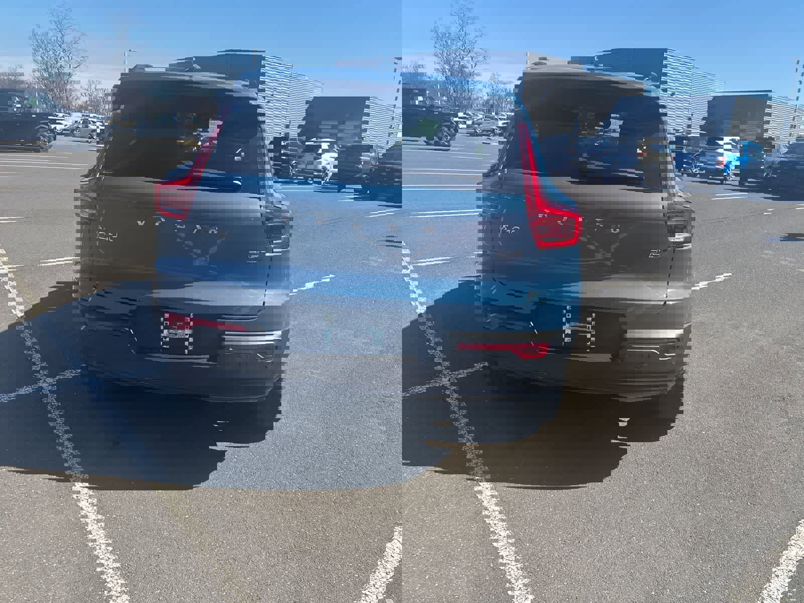 Used 2025 Volvo XC40 B5 Ultra w/ Climate Package image 18