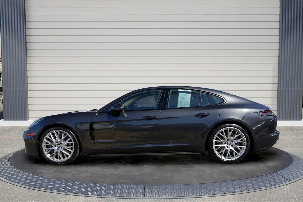 Used 2021 Porsche Panamera w/ Premium Package image 4