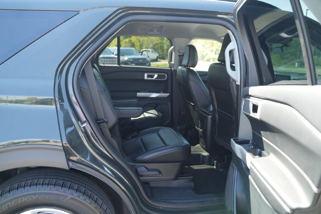 Used 2024 Ford Explorer XLT w/ Equipment Group 202A AWD/4WD image 24
