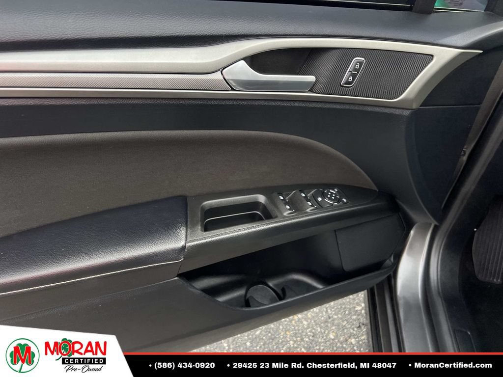 Used 2020 Ford Fusion SE FWD image 14