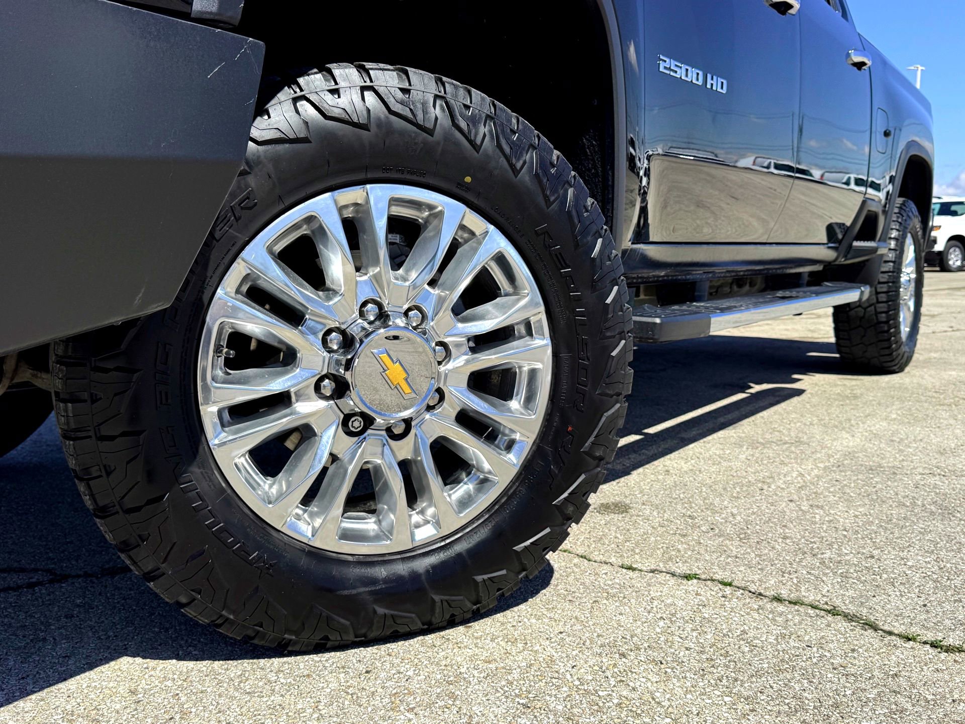 Used 2021 Chevrolet Silverado 2500 High Country w/ Z71 Off-Road Package image 2