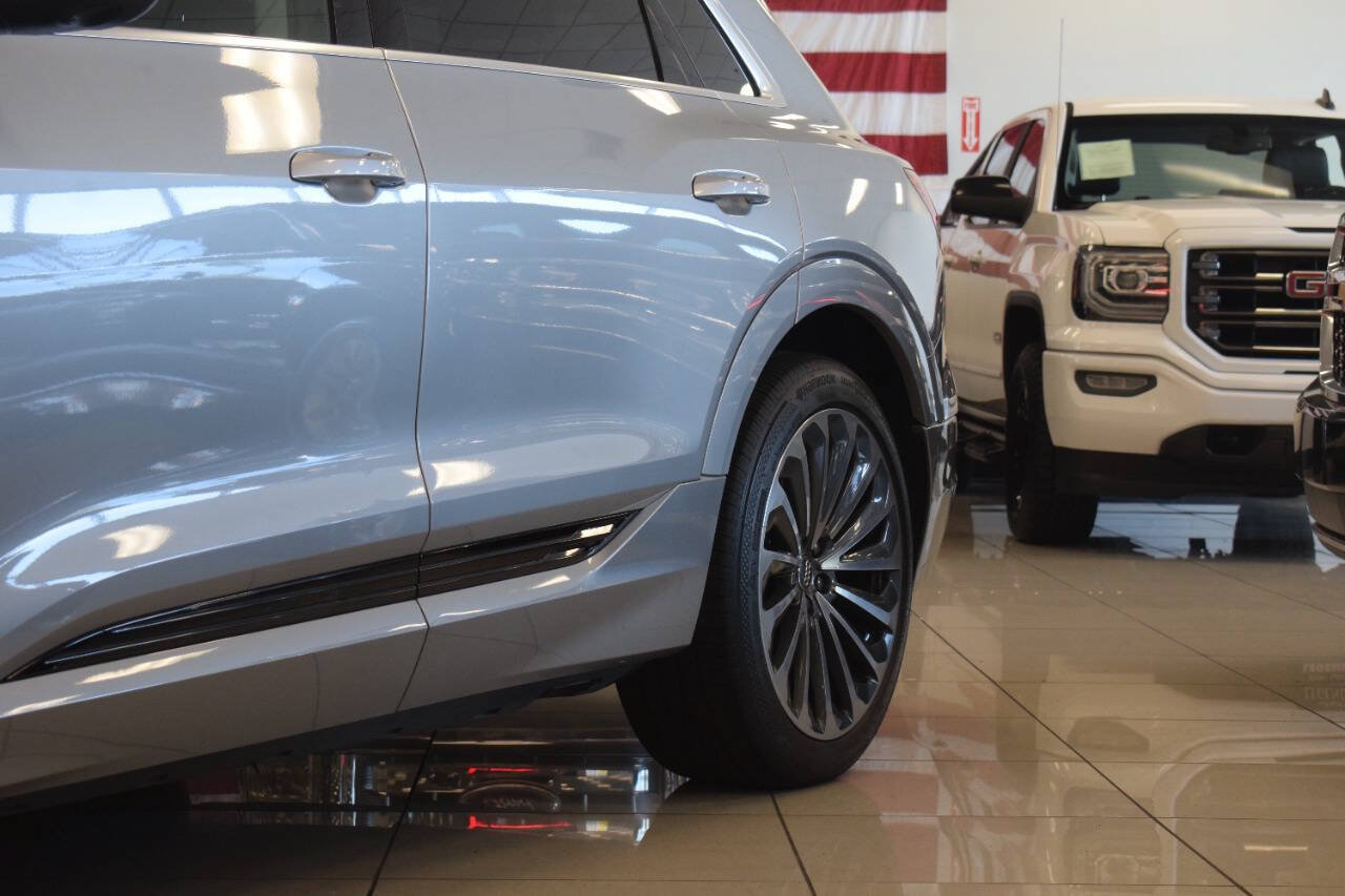 Used 2019 Audi e-tron Prestige w/ Prestige Package AWD/4WD image 16
