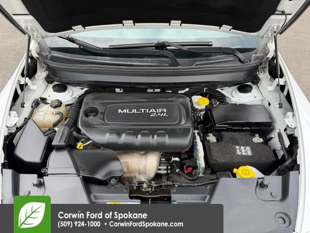 Used 2017 Jeep Cherokee Trailhawk AWD/4WD image 32