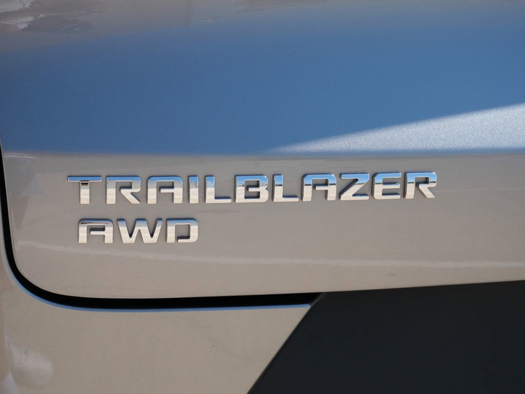 Used 2024 Chevrolet TrailBlazer LT AWD/4WD image 9