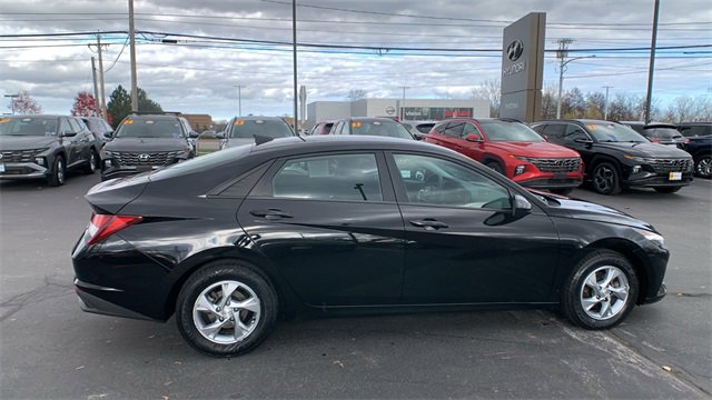 Used 2023 Hyundai Elantra SE image 6