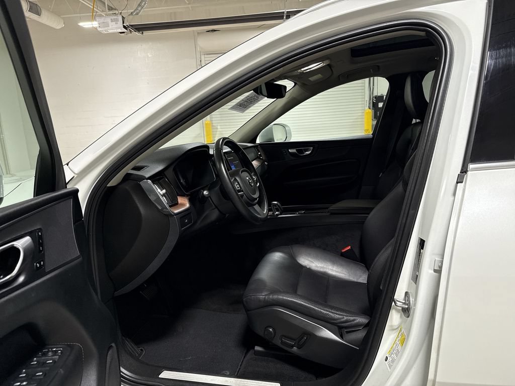 Used 2023 Volvo XC60 B5 Plus FWD image 21