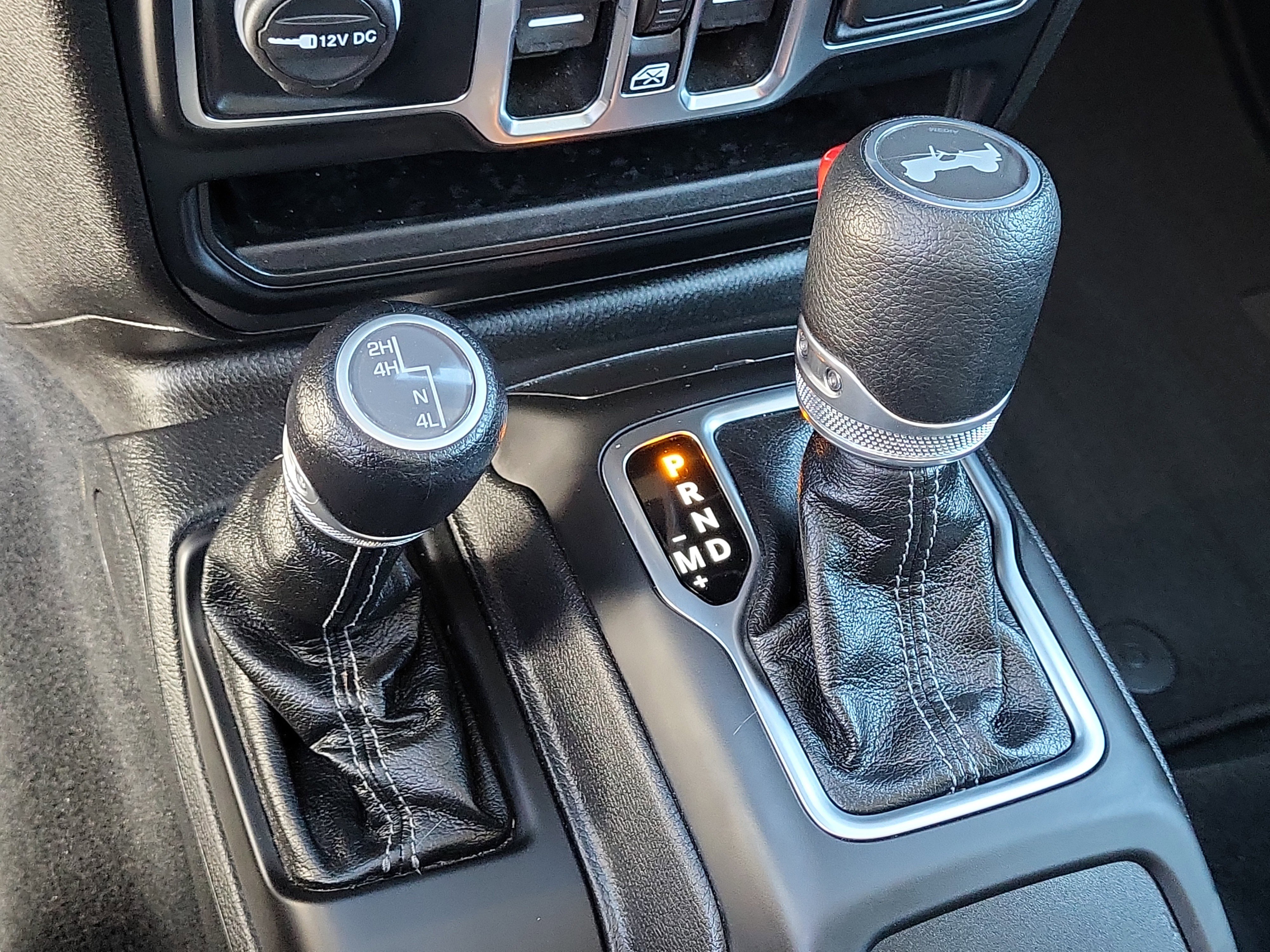 Used 2025 Jeep Wrangler Sahara image 16