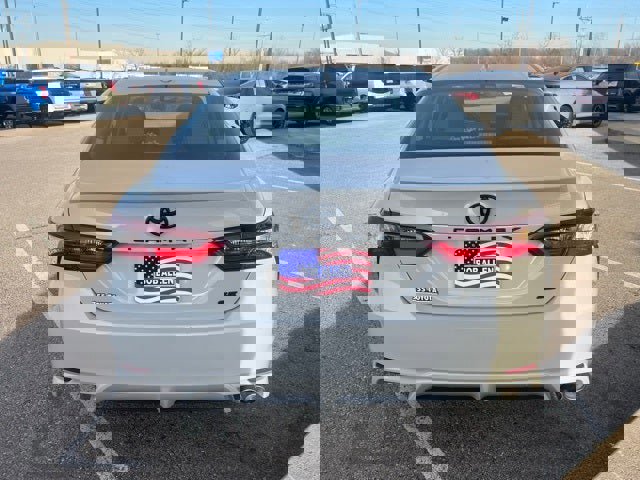 Used 2023 Toyota Camry SE image 4