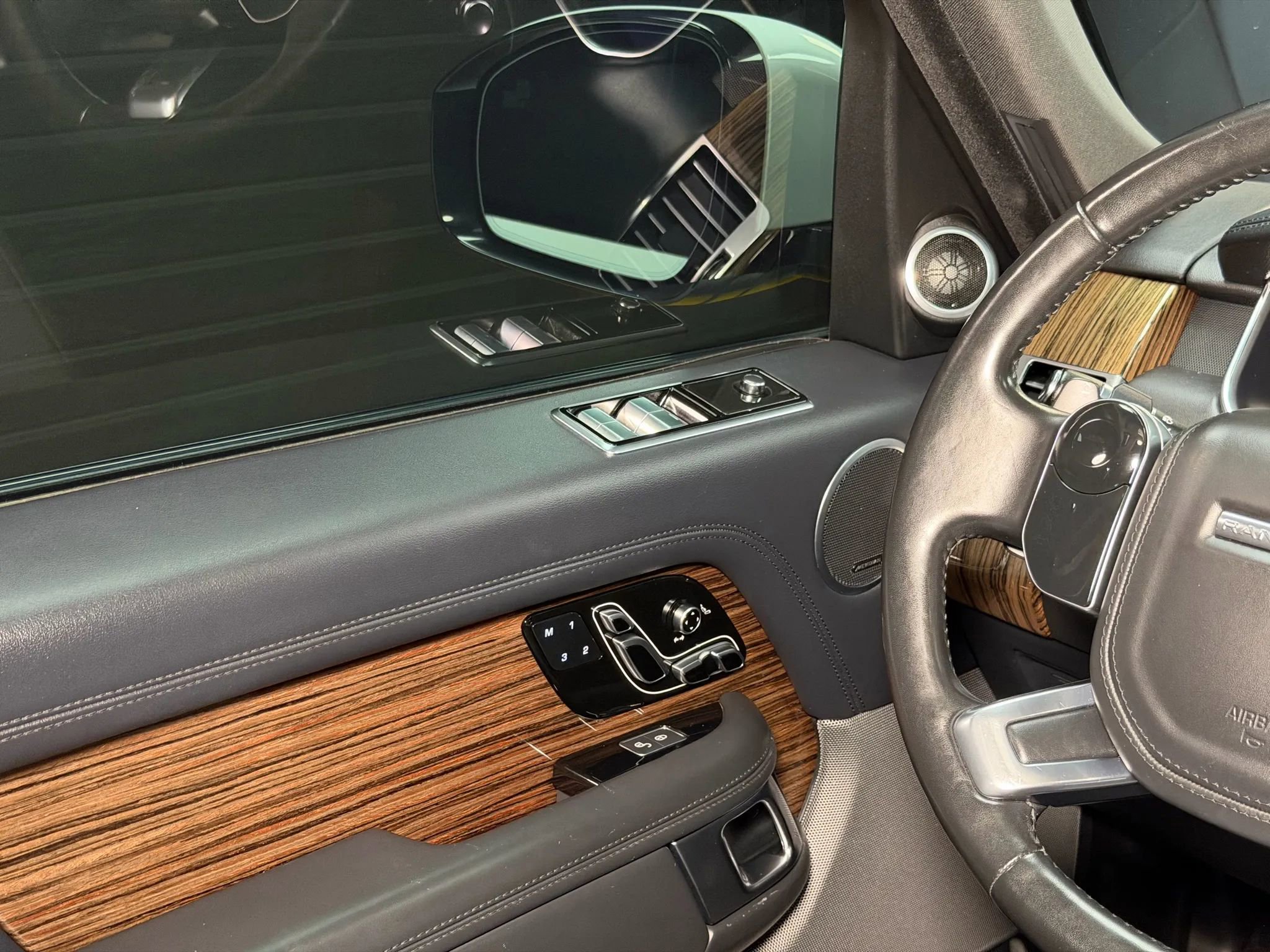 Used 2018 Land Rover Range Rover HSE AWD/4WD image 30