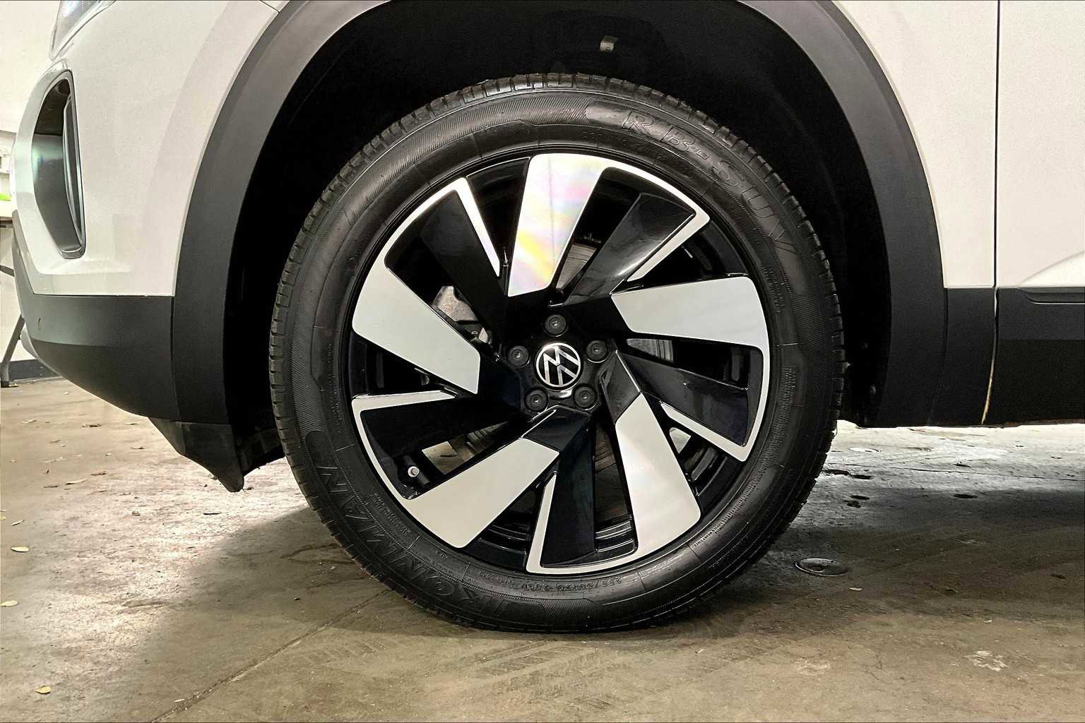 Used 2024 Volkswagen Atlas Cross Sport SE image 12