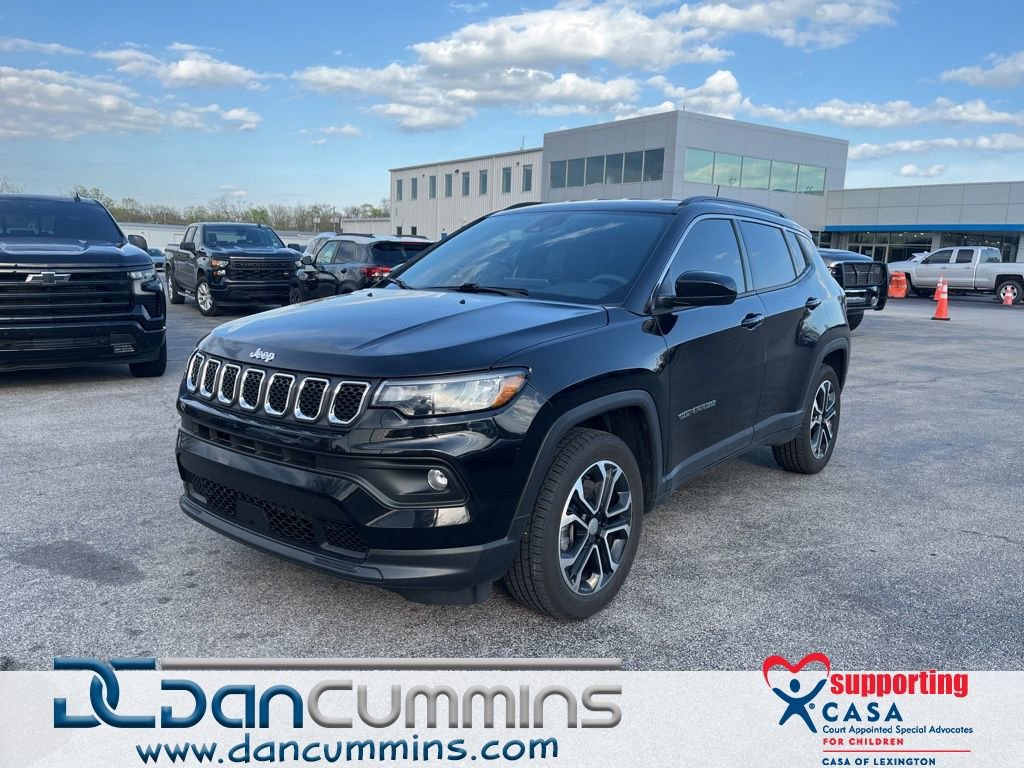 Used 2023 Jeep Compass Latitude image 1