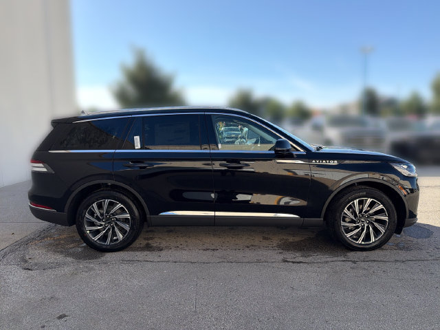 New 2027 Lincoln Aviator AWD image 4
