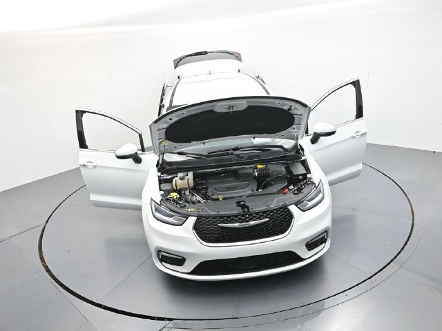 Used 2023 Chrysler Pacifica Touring-L FWD image 51