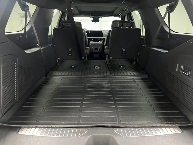 Used 2025 Chevrolet Suburban High Country image 45
